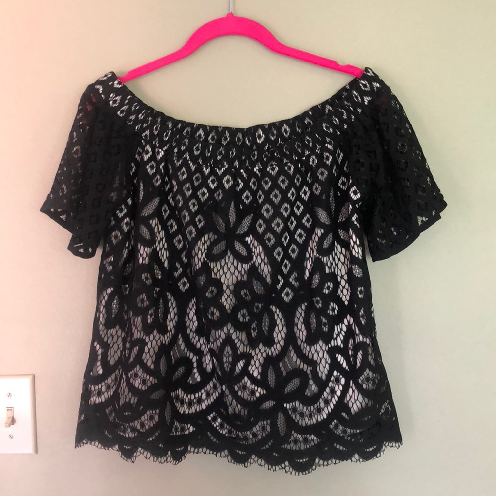 Stitch fix Off the shoulder black and white top